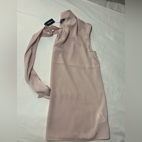 NWT Express Blush Bow-Tie Shell Blouse - Picture 4 of 7